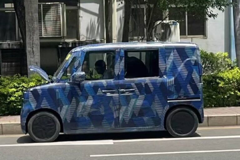 她持续不做吊顶不走石膏线，地板上墙做根源�，有被效果惊艳到！